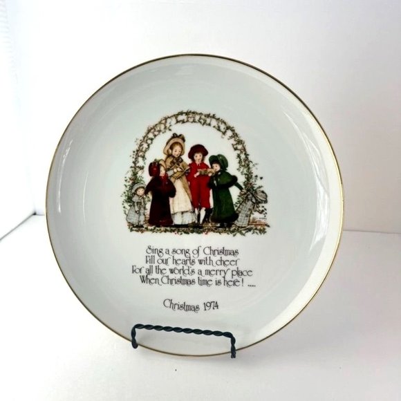 Holly Hobbie Commemorative Edition 10 Inch Porcelain Christmas Plate 1974 - Picture 4 of 4